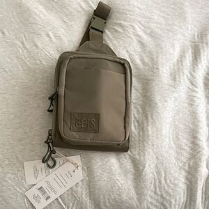 BEIS The Sport Sling Crossbody Bag in Olive